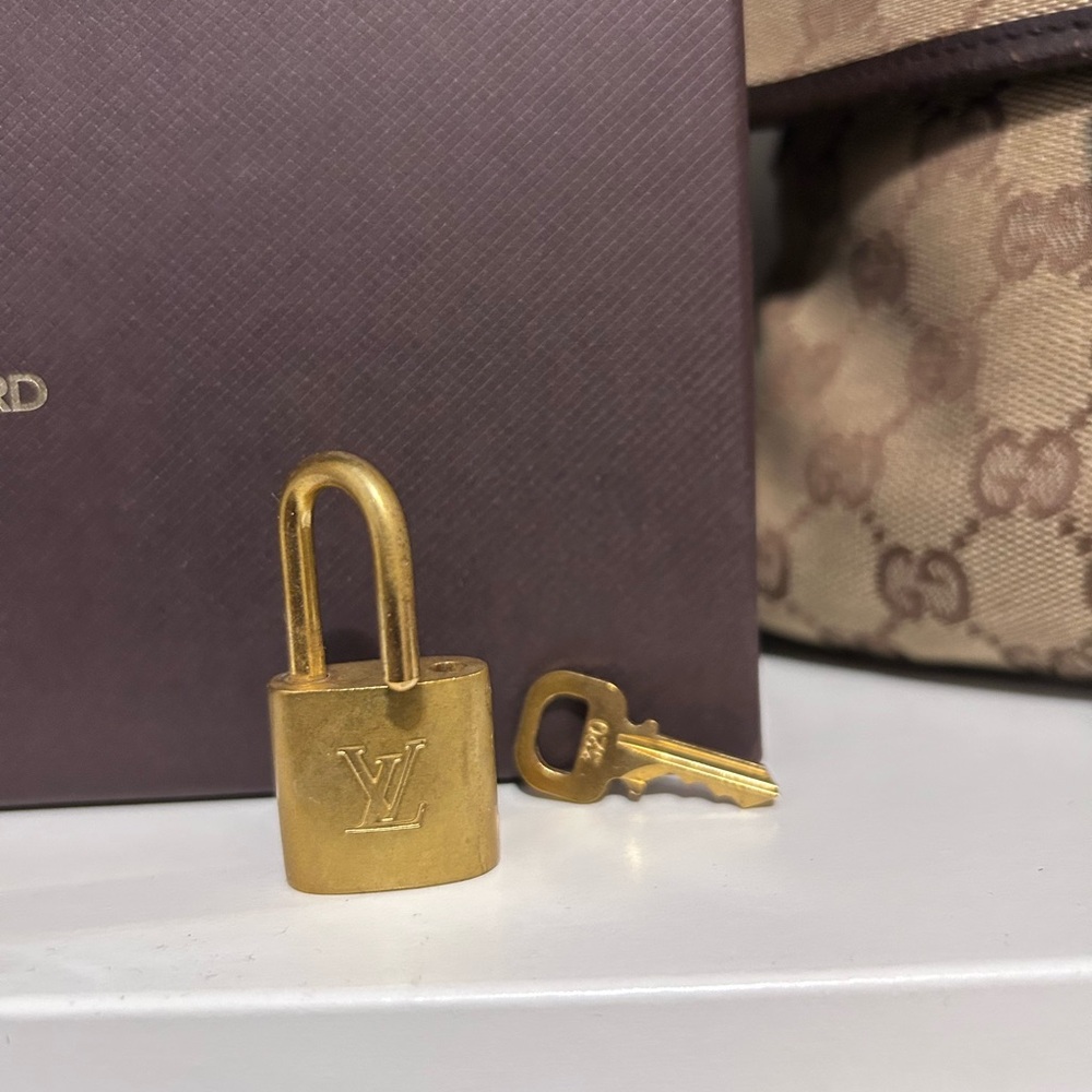 LV Lock and Key No 320